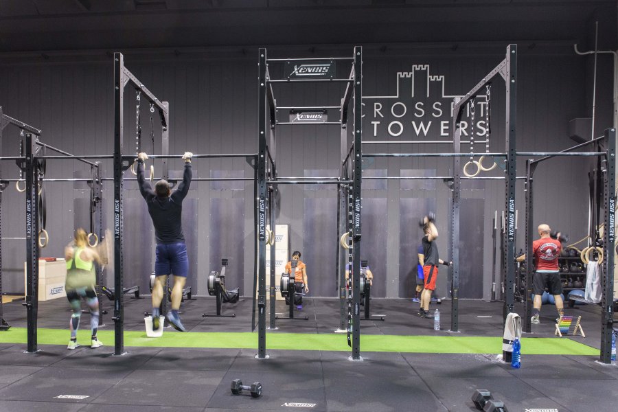 Жас ұлдары бар аналардың секс порносы